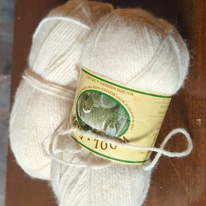 Lot of 2 skeins vintage Lionbrand wool-ease yarn- fisherman